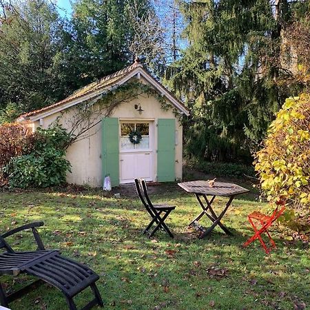 Maisonnette En Clairiere De Foret Gambais Exterior photo